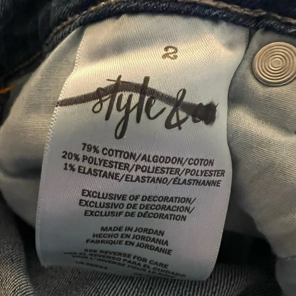 🪻🤍 Style & Co Curvy Boyfriend Jeans – Floral Embroidered – Size 2